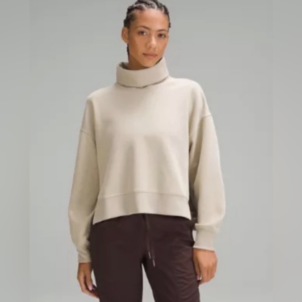 Lululemon softstreme turtleneck pullover